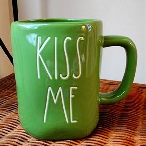 NWT double sided green Rae Dunn mug - kiss me - I'm Irish